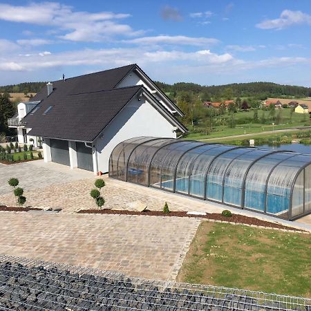 Landhaus Ferienwohnungen Mit Pool Und Wellness Neukirchen-Balbini Екстер'єр фото