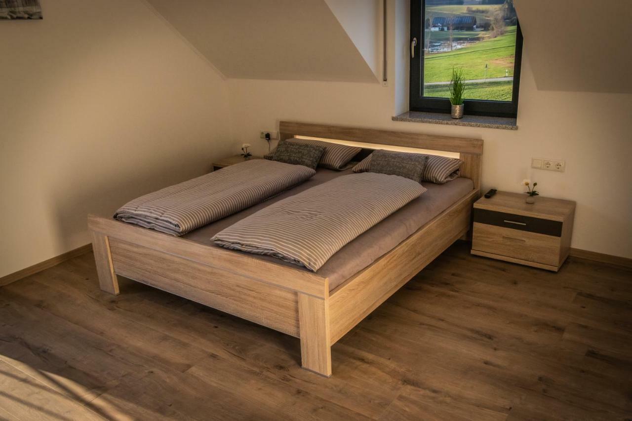 Landhaus Ferienwohnungen Mit Pool Und Wellness Neukirchen-Balbini Екстер'єр фото