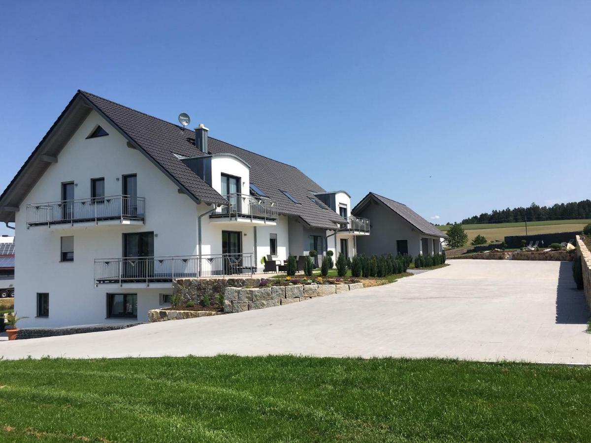 Landhaus Ferienwohnungen Mit Pool Und Wellness Neukirchen-Balbini Екстер'єр фото