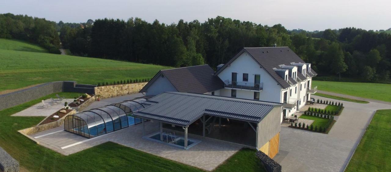 Landhaus Ferienwohnungen Mit Pool Und Wellness Neukirchen-Balbini Екстер'єр фото